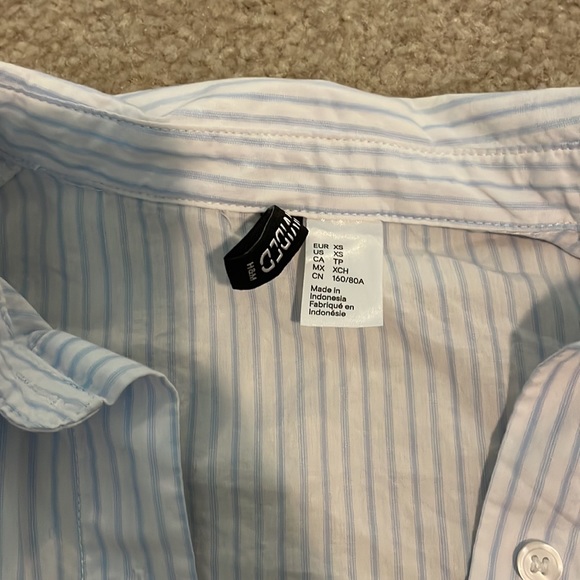H&M Cropped Button Down - Picture 2 of 2